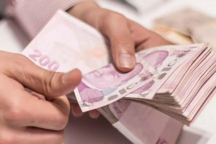 <p><strong>'REFAH SEVİYELERİNİN DAHA DA YÜKSELMESİ EN BÜYÜK DİLEKLERİMİZ ARASINDA'</strong></p>

<p> </p>

<p><strong>Çalışanlarımızın yüksek enflasyona karşı alım gücünün düştüğü bu ortamda yapılan artışın hayırlı olmasını diliyorum. Çalışanlarımızın kazançlarının artması, refah seviyelerinin daha da yükselmesi en büyük dileklerimiz arasında. Asgari ücretteki artışın anlamlı olabilmesi de enflasyonun dizginlenmesinden geçiyor. </strong></p>
