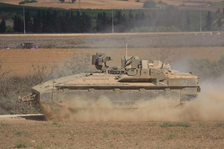 <p>İsrail ordu radyosunun X sosyal medya hesabından yapılan açıklamada, "Gazze Şeridi'ndeki durum ve çatışmaların gelişimi üzerine yapılan değerlendirmeye göre ordu, Gazze’deki kara savaşından 5 muharip tugayı terhis etmeye karar verdi." ifadesi kullanıldı.</p>
