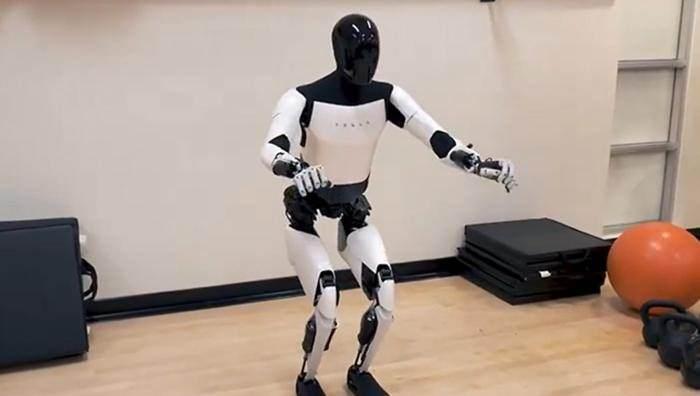 <p>İşyerindeki robotik otomasyonun güvenliğine ilişkin yinelenen endişeler, Giga Texas olayı ile daha da arttığı belirtildi.</p>