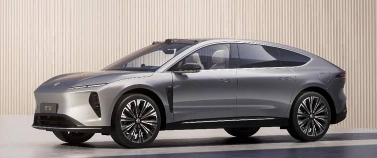 <p>Nio'nun kendi geliştirdiği 292 Wh/kg enerji yoğunluğuna sahip büyük silindirik 46105 hücrelerden oluşan bataryanın kapasitesi 120 kWsa. Ultra hızlı şarj desteğine sahip olan bataryanın 5 dakika şarjla 255 km menzil sunduğu belirtiliyor.</p>