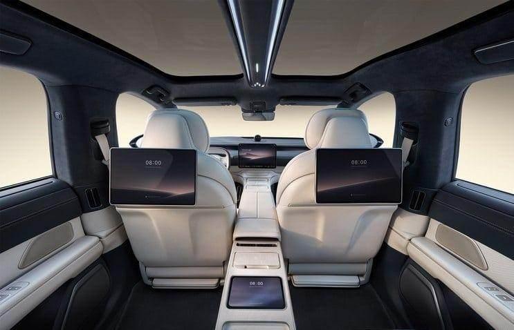 <p>Bu sayede toplamda ortaya 520 kW (697 hp) maksimum güç çıkıyor. Otomobilde Nio'nun gelişmiş sürüş asistan teknolojilerine özel olarak 5 nm üretim teknolojisiyle geliştirdiği NX9031 isimli çip bulunuyor.</p>
