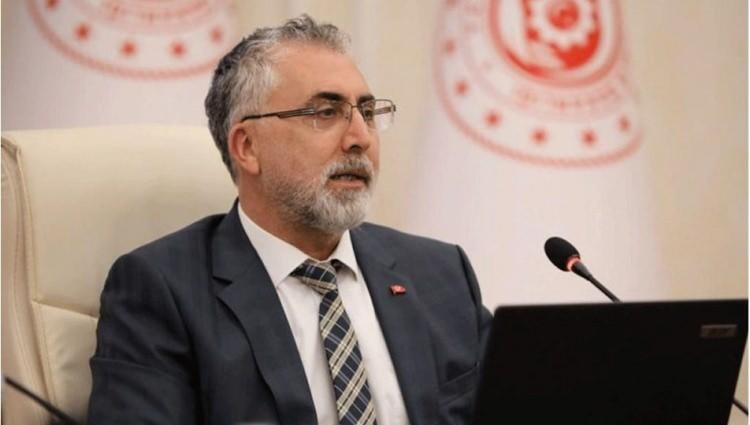<p><strong>17 BİN 2 LİRA </strong></p>
<p>Çalışma ve Sosyal Güvenlik Bakanı Vedat Işıkhan asgari ücreti açıkladı.</p>
<p>Işıkhan "2024 yılında geçerli olacak net asgari ücreti 17 bin 2 lira olarak belirlemiş bulunuyoruz." dedi.</p>