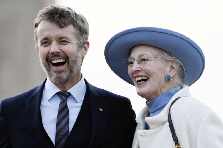 <p>Kraliçe Margrethe, yeni yıl konuşmasında, oğlu Prens Frederik'e yol açmak için tahtı bırakmayı planladığını duyurdu.</p>
