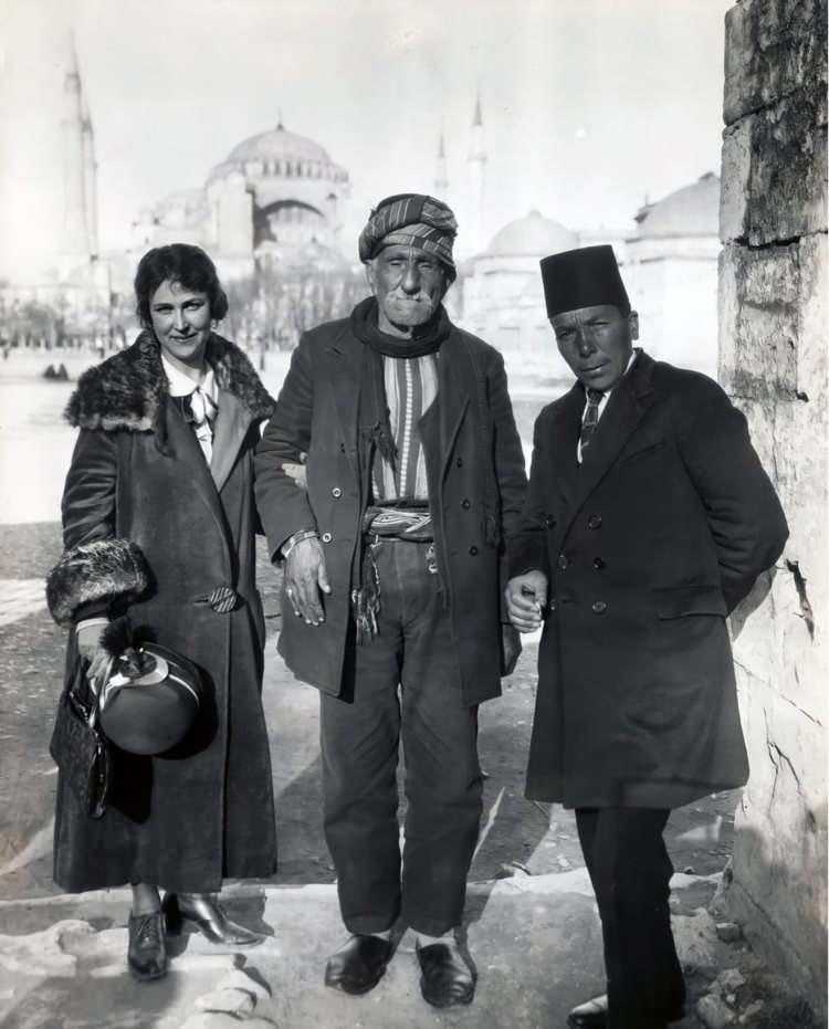 <p><strong>Zaro Ağa bu yönüyle de dikkatleri üzerine çekti. </strong></p>