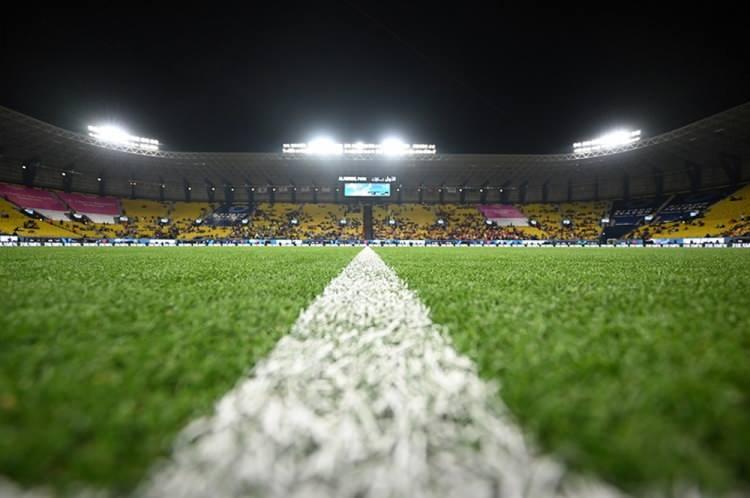 <p>Mirror gazetesi, haberinde Fenerbahçe ve Galatasaray'ın Atatürk'ü anmasına izin verilmediği belirtildi. Haberde, "Türkiye Futbol Federasyonu ile Suudi yetkililer arasında yapılan anlaşmanın ardından maç Riyad'daki Al-Awwal Park Stadyumunda oynanacaktı. Ancak maçın başlamasına saatler kala Suudiler, iki tarafın da ısınma hareketleri sırasında modern Türkiye'nin kurucusu Mustafa Kemal Atatürk'ün yer aldığı tişörtleri giymelerini yasakladı" ifadeleri kullanıldı.</p>