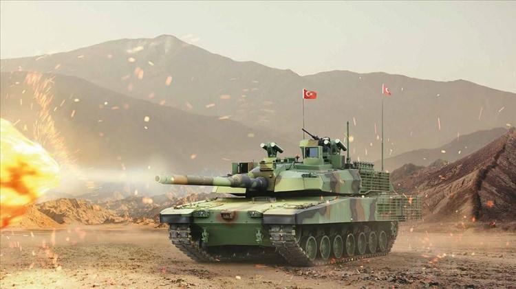 <p>Yenilenen ve seri üretim aşamasına gelen "<strong>Yeni Altay Tankı</strong>"nın testler için Türk Silahlı Kuvvetlerine teslimi gerçekleştirildi.</p>
