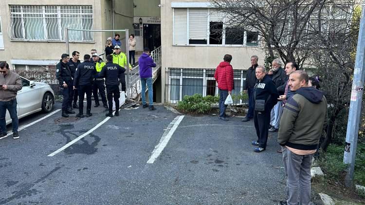 <p>Olayla ilgili konuşan Özcan Arslan, “Kendisi bizim komşumuz oluyor. Gelirken ya frene basmayı unuttu ya da ayağı takıldı. Bu sebeple aşağıya indi. Belki pedalları da karıştırmış olabilir. Yokuştan aşağıya gelip, buradan inmiş. Düştükten sonra ses çıktı. Biz de sesten dolayı buraya geldik. İtfaiye ve sağlık ekipleri geldi, yaralıyı alıp götürdüler. Sürücü kadının yanında başka birisi yokmuş” dedi.</p>
