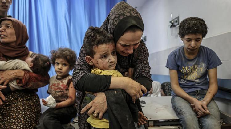 <p>İsrail saldırılarının başladığı 7 Ekim'den sonraki ölümlerin yüzde 98'i Gazze'de kaydedilirken bunların 9 binini çocuklar, 6 bin 450'sini kadınlar oluşturdu. Aynı dönemde Batı Şeria'da 111'i çocuk, 4'ü kadın 319 Filistinli öldürüldü.</p>
