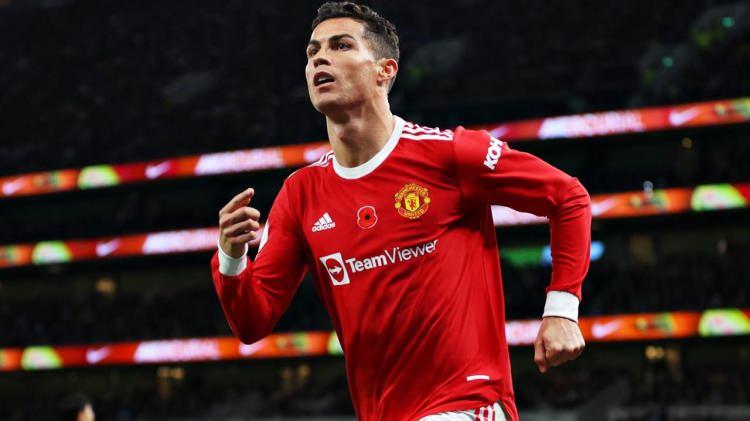 <p>Manchester United, Portekizli futbolcusu Ronaldo ile yollarını ayırdı.</p>
