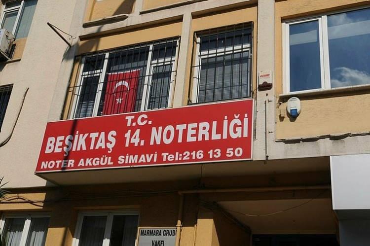 <p>NOTERDE TAPU DEVRİ 1 TEMMUZ'DA</p>

<p>Noterler 1 Ocak 2023'ten itibaren gayrimenkul satış yetkisine sahip olacaktı. Ancak uygulama Cumhurbaşkanlığı kararı ile 1 Temmuz'a ertelendi. Noterler 1 Temmuz'dan itibaren taşınmazın satış başvuru belgesini düzenleyebilecek. Otomobil alım satımlarında da uzun süre önce değişiklik yapılmış, böylece trafik şubelerinde bürokratik işlemlerle uğraşmak yerine noterle otomobil satışı gerçekleştirilmeye başlanmıştı.</p>
