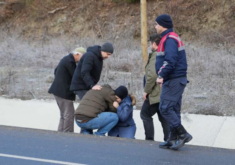 <p>Olay yerine gelen Sevgi Sarıoğlu’nun yakınları ise gözyaşlarına boğularak sinir krizleri geçirdi.</p>
<p><br />
Kazayla ilgili soruşturma başlatıldı.</p>
