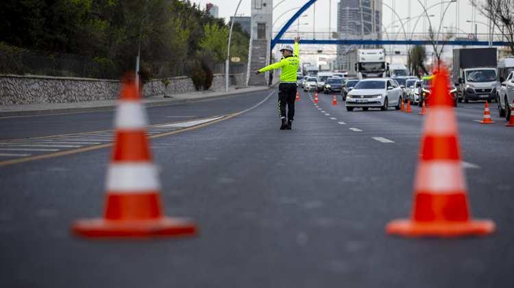 <p>Şişli'de saat 14.00'ten itibaren Mim Kemal Öke Caddesi ile Vali Konağı Caddesi kesişimi ile Abdi İpekçi Caddesi dönüşleri arası ve Abdi İpekçi Caddesi, Bostan, Atiye, Altın ve Prof. Dr. Fevzi Fevzioğlu sokaklar trafiğe kapalı olacak.</p>
<p> </p>
