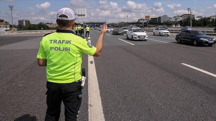 <p>Kadıköy'de ise saat 18.00'den itibaren Osmanağa Mahallesi'nde Söğütlüçeşme Caddesi Bestekar Dilhayat Sokağı kesişimi, General Asım Gündüz Caddesi Kırtasiyeci Sokak ve General Asım Gündüz Caddesi Serasker Caddesi kesişimi trafiğe kapalı olacak.</p>
<p> </p>