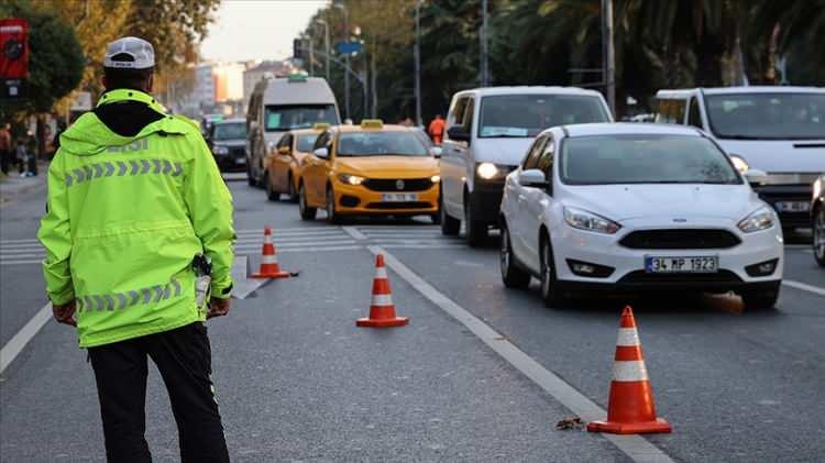 <p>Badem Altı Sokak'tan Ruşenağa, Dalga, Fırıldak, Gürbüztürk, Cemal Süreyya sokakların kesişimleri ve Moda Caddesi kesişimi de trafiğe kapalı olacak.</p>

<p> </p>
