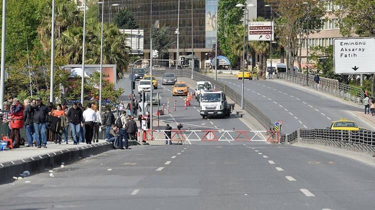 <p>Rıhtım Sahil, Rıhtım Sokak ile Albay Faik Sözdener Caddesi kesişimi Moda yönü ve İskele Polis Merkezi Amirliği ile Damga Sokak kesişiminden Moda istikametine trafik kapalı olacak.</p>

<p> </p>
