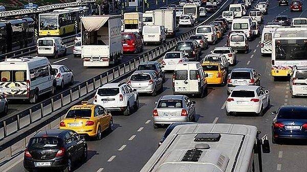 <p><strong>ALTERNATİF YOLLAR</strong></p>
<p> </p>
<p>Galata Köprüsü'nden gelen sürücüler Kemeraltı Caddesi, Meclis-i Mebusan Caddesi ve Dolmabahçe Caddesini kullanarak Beşiktaş istikametine, Unkapanı Köprüsü'nden gelen sürücülerin Refik Saydam Caddesi ve Tarlabaşı Bulvarını takiben Divan Kavşak ve Cumhuriyet Caddesine yönlendirilecektir.</p>