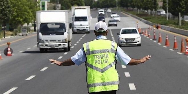 <p>Kadıköy Caddebostan Mahallesi;<br />
Caddebostan İskele Sokak ve bu güzergaha bağlanan tüm cadde ve sokak kesişimleri oluşacak trafik yoğunluğuna göre trafiğe kapatılacaktır.</p>