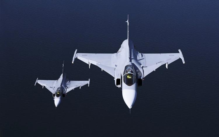 <p>İsveç'in uzun bir ambargo sürecinin ardından Türkiye’ye yönelik savunma sanayii alanındaki ihracat lisanslarını onaylamaya başlaması İsveç basınında Jas Gripen 39 savaş uçağı ile ilgili iddiaları gündeme getirdi.</p>