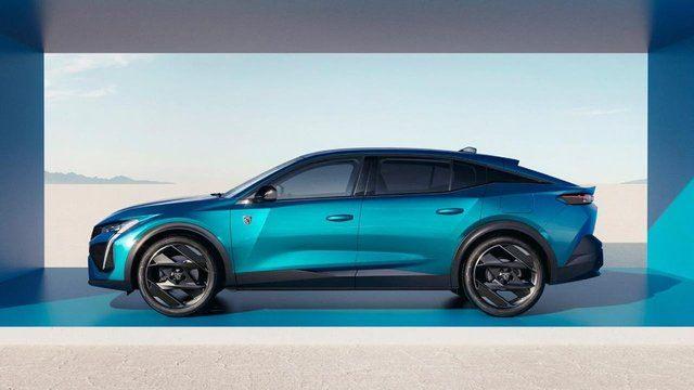 <p><strong>PEUGEOT </strong>408 - Euro NCAP:4 yıldız</p>
<p> </p>
<p>Fransız markanın EMP2 platformu kullanılarak üretilen 408, 4.687mm uzunluğa, 1.859 mm genişliğe, 1.478mm’lik yüksekliğe ve 2.787 mm dingil mesafesine sahip. Araçta iki adet şarj edilebilir hibrit motor sunuluyor. 180 e-EAT8, 150 beygirlik benzinli motor ve 81 kW gücünde elektrikli motora, 225 e-EAT8 ise 180 beygirlik benzinli motor ve 81 kW gücünde elektrikli motora sahip. Ayrıca 3 silindirli 130 HP 1.2 litre içten yanmalı bir motor seçeneği de bulunuyor.</p>