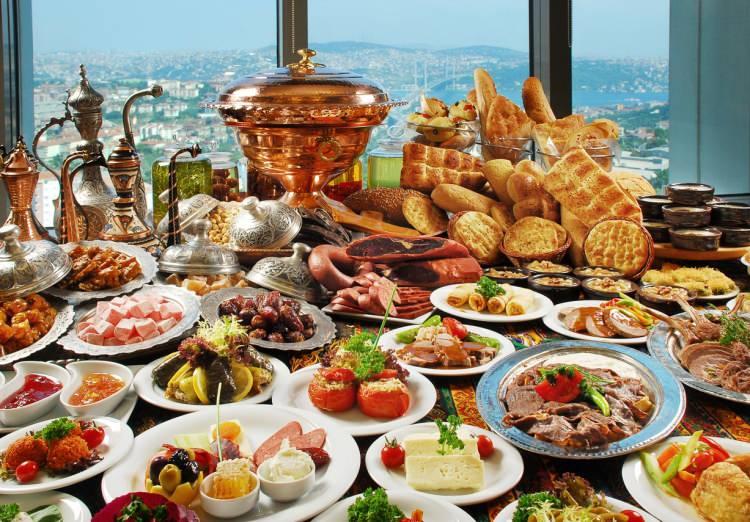 <p><span style="color:#000000"><strong>Yunanistan'ın böylesine zengin bir kültür, tarih ve mutfağa sahip olan Türkiye'yi kıskanması yine şaşırtmadı.</strong></span></p>