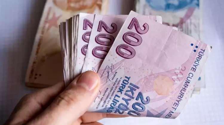 <p><strong>İTHALAT BAĞIMLILIĞI YÜKSEK DEĞİL</strong></p>
<p><br />
Türkiye'nin ithalat bağımlılığı söylendiği kadar yüksek değil. Sanayi Bakanlığı bu konuda ölçüm yaptı. İthalata bağımlılık oranı satış (ihracat) üzerinden yüzde 34, üretim üzerinden yüzde 18. Enerji gibi zorunlu ithal etmemiz gereken kalemler de var, yeterince üretemediğimiz için ithal ettiğimiz ürünler de. Bunları ayrıştırıp tek tek bakacağız.</p>