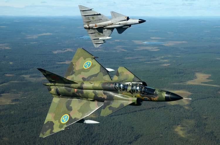 <p>İsveç hava kuvvetlerindeki Saab 35 Draken ve 37 Viggen uçaklarının yerini alması için tasarlanmıştır.</p>

<p> </p>

<p><strong>(Görsel: 37 Viggen savaş uçağı)</strong></p>
