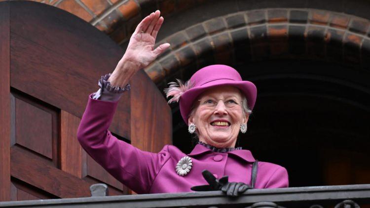 <p>Danimarka Kraliçesi, tahta çıkışının 52. yıl dönümü olan 14 Ocak'ta yerini oğluna bırakacağını belirtti.</p>
