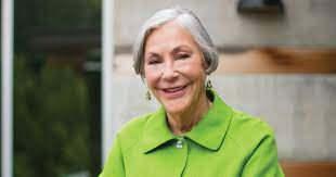 <p><span style="color:#B22222"><strong>19) ALICE WALTON | 70 MİLYAR DOLAR</strong></span></p>
<p> </p>
<p>Alice Louise Walton, Walmart'ın yönetim kurulu üyesi.</p>