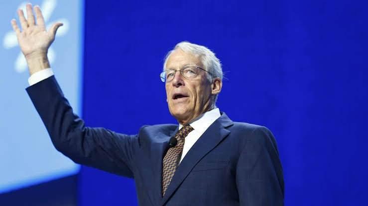 <p><span style="color:#B22222"><strong>18) ROB WALTON | 71.2 MİLYAR DOLAR</strong></span></p>
<p> </p>
<p>Samuel Robson Walton, Amerikalı iş adamı. Walmart'ın kurucusu Sam Walton'un en büyük oğlu.</p>