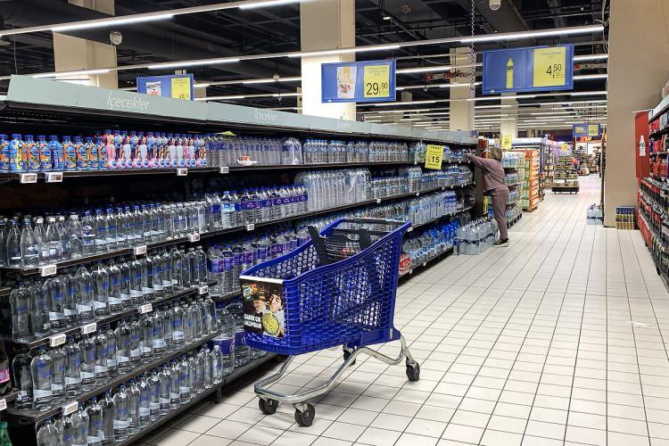 <p><strong>Yeni yıldan itibaren uygulamaya girecek düzenlemeler arasında perakende ticaret alanındaki değişiklikler de bulunuyor.</strong></p>
<p> </p>