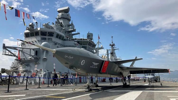 <p><strong>TCG ANADOLU- </strong></p>
<p> </p>
<p>10 Nisan 2023'te dünyanın ilk SİHA gemisi ve Türkiye'nin en büyük askeri gemisi TCG Anadolu, göreve başladı.</p>