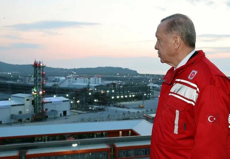 <p>DOĞALGAZ- </p>
<p>20 Nisan'da, Karadeniz doğalgazı Filyos'ta Başkan Erdoğan'ın katıldığı törenle karaya çıkarıldı.</p>