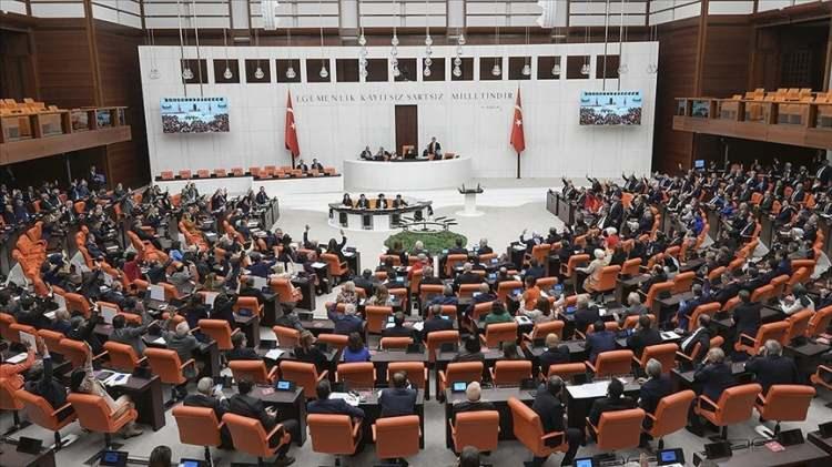 <p>Türkiye'de yeni yılın ilk ayında, 18 Haziran 2023'te yapılacak Cumhurbaşkanı ve Milletvekili Genel Seçimleri'nin tarihinin öne çekilmesi tartışıldı.</p>
