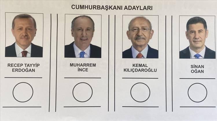 <p>YSK, cumhurbaşkanı adaylarının alfabetik sırayla Kemal Kılıçdaroğlu, Muharrem İnce, Recep Tayyip Erdoğan ve Sinan Oğan olduğunu ilan etti.</p>