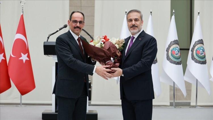 <p>Yeniden Cumhurbaşkanı seçilen Recep Tayyip Erdoğan'ın, TBMM Genel Kurulunda yemin ederek göreve başladığı haziran ayında, yeni Cumhurbaşkanlığı Kabinesi açıklandı, yeni MİT Başkanı, İbrahim Kalın; yeni Dışişleri Bakanı, Hakan Fidan oldu.</p>