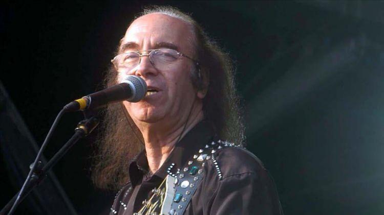 <p>Anadolu Rock'ın önemli temsilcilerinden Erkin Koray, Kanada'nın Toronto kentinde kaldırıldığı hastanede 82 yaşında hayatını kaybetti.</p>