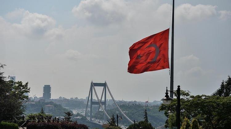 <p>Filistin'de çoğu çocuk ve masum sivillerden oluşan binlerce şehide duyulan saygının gereği olarak Türkiye'de 3 günlük milli yas ilan edildi.</p>