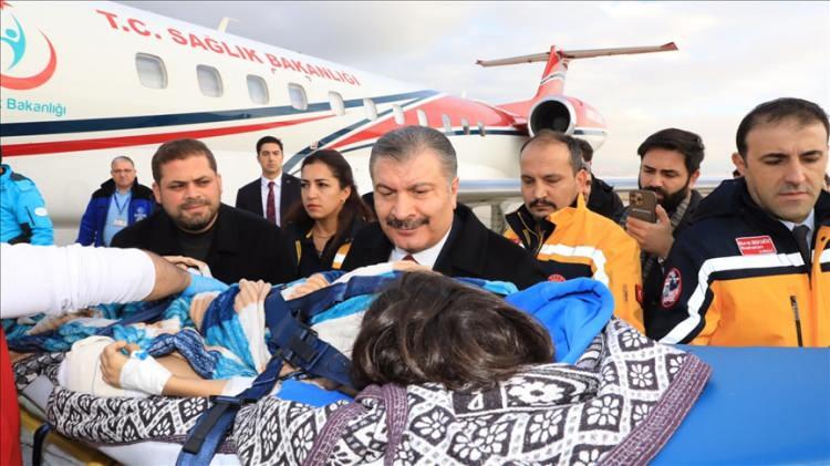 <p>İsrail'in saldırılarının sürdüğü Gazze'den Mısır'a geçişleri sağlanan yaralılarla ilgili Sağlık Bakanlığının yürüttüğü çalışmalar sonucu, kasımda 88 Gazzeli tedavi için uçaklarla Türkiye'ye getirildi.</p>