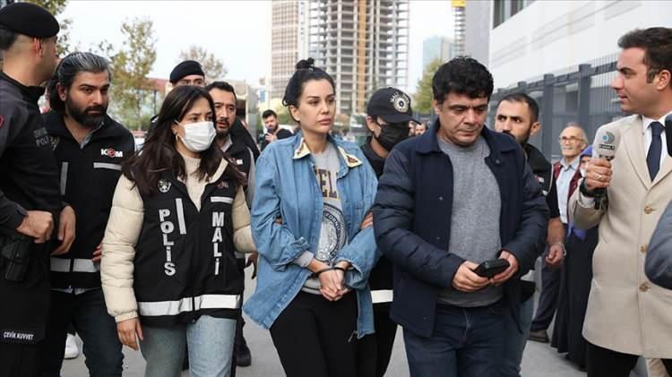 <p>5 Kasım'da İstanbul merkezli 6 ilde düzenlenen operasyonda gözaltına alınan Dilan Polat ve eşi Engin Polat'ın da aralarında bulunduğu 12 kişi tutuklandı.</p>