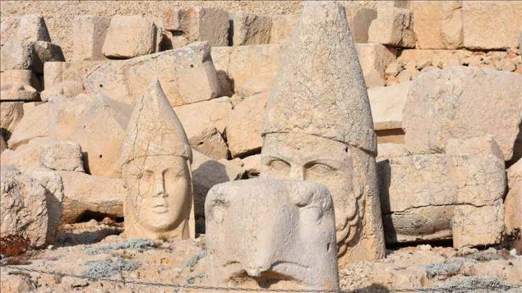 <p>ADIYAMAN<br />
Nemrut Dağı</p>
