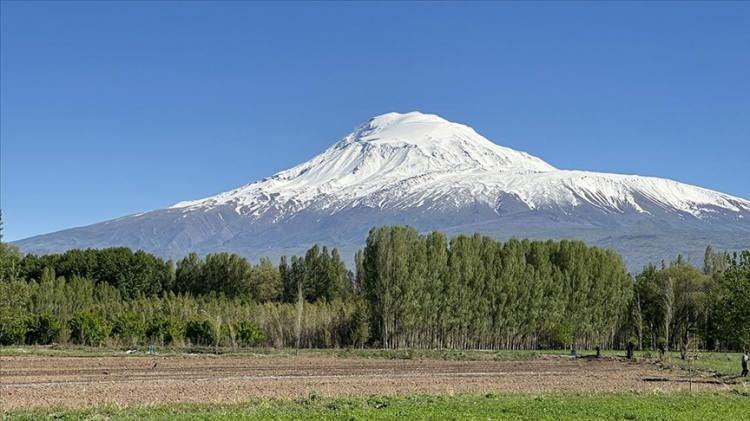<p>AĞRI<br />
Ağrı Dağı</p>
