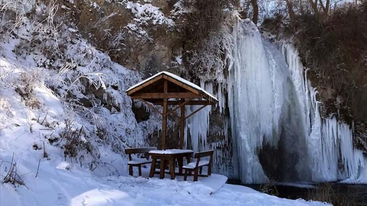 <p>BAYBURT<br />
Sırakayalar Şelalesi</p>