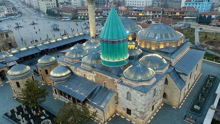 <p>KONYA<br />
Mevlana Türbesi</p>
