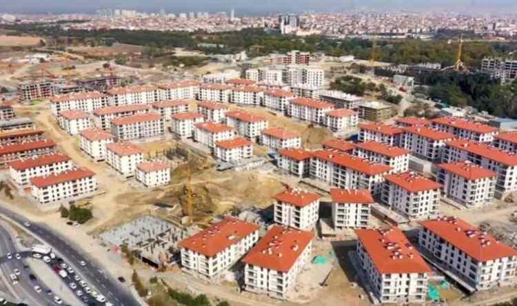 <p>Kredilerin ödemesine evler tamamlandıktan sonra başlanacak, ilk yılı faizsiz tahsil edilecek. Kalan yıllarda kredi maliyet oranı TÜFE'nin yarısı kadar olacak.</p>
<p> </p>