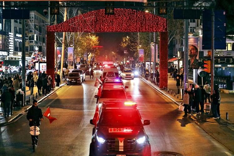 <p>Maltepe sahilinde bir araya gelen gönüllüler, araçlarıyla kornalar ve sloganlar eşliğinde Bağdat Caddesi boyunca sürüş yaptı.</p>