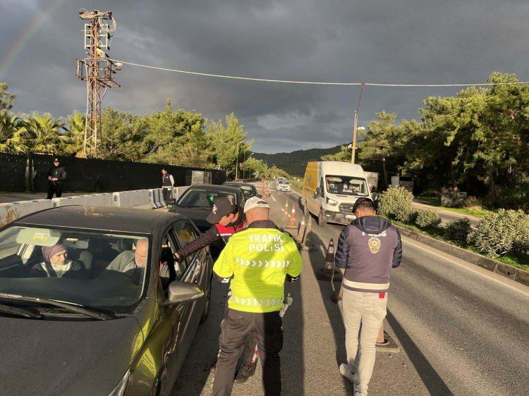 <p>Bodrum'da yılbaşının iyi geçmesi için jandarmamız, polisimiz, sahil güvenliğimiz ve belediyemiz tedbirlerini aldı.</p>
