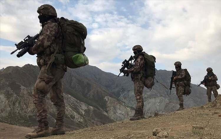 <p>Emperyalistlere taşeronluk yapan kiralık katil sürüleriyle mücadelemizden kesinlikle geri adım atmayacağız" dedi. Üst üste yapılan saldırılan PKK'ya ABD'nin verdiği desteği bir kez daha akıllara getirdi.</p>
<p> </p>
