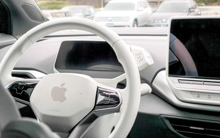 <p>Apple Car ile ilgili çeşitli söylentiler, Apple çalışanlarının Bay Area'da çok gizli bir yerde proje üzerinde çalıştıklarını öne süren ayrıntıları içeriyor.</p>