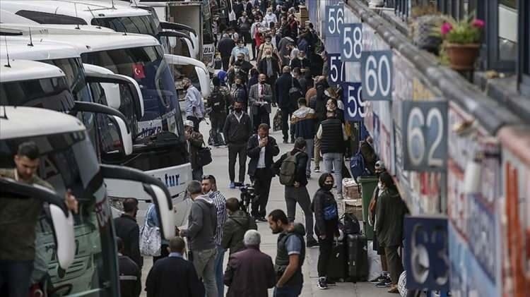 <p>OTOBÜSLERE ARAÇ TAKİP CİHAZI</p>

<p>Yolcu taşımacılığında da yeni dönem başlıyor. Şehirler arası yolcu taşımacılığı yapan otobüslere araç takip cihazı takma şartı getirildi.<br />
<br />
Taşıtların konum, tarih ve saat bilgileri 2 dakikalık periyotlar halinde "Ulaştırma Elektronik Takip ve Denetim Sistemi"ne elektronik ortamda iletilecek.</p>
