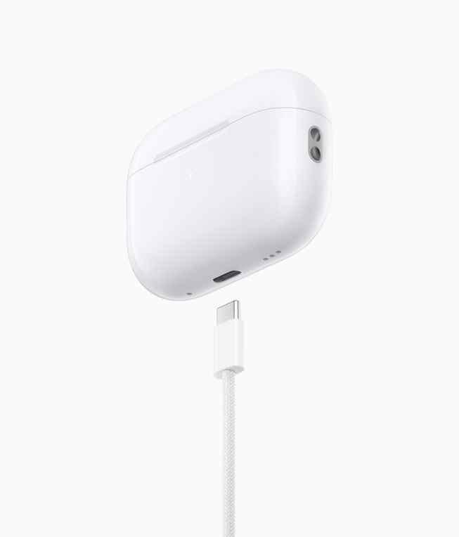 <p><strong>LIGHTNING AIRPODS PRO 2</strong><br />
Son olarak Apple, Lightning bağlantı noktasına sahip 2022 AirPods Pro 2'yi üretimden kaldırdı. İlk başta Apple'ın sadece yeni bir kılıf sunacağını düşünmüştük, ancak şirket ikinci nesil bir AirPods Pro 2'yi piyasaya sürdü.</p>
